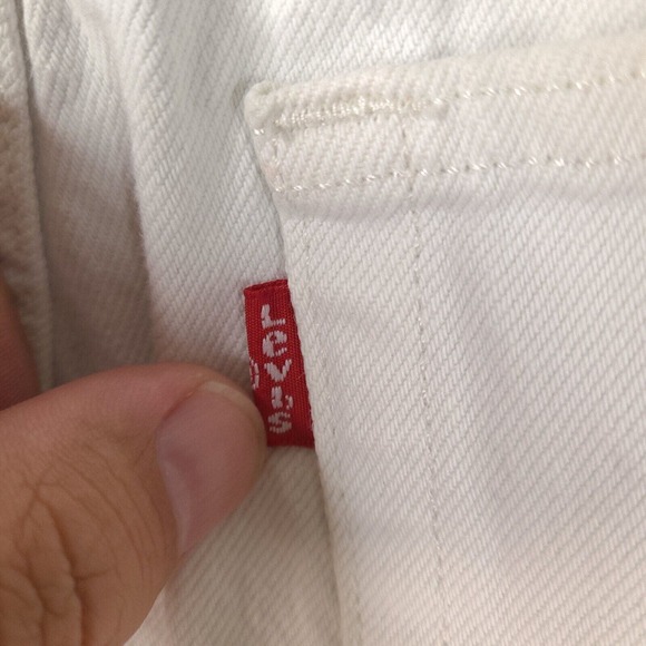 Levi's Shorts Womens Size 27 White Altered 501 Side Zipper Denim Cutoff Frayed - Picture 12 of 16